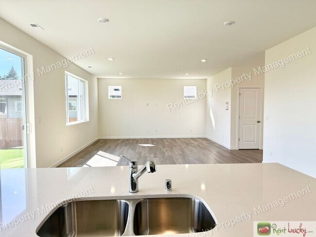 Building Photo - 17106 126th St Ct E