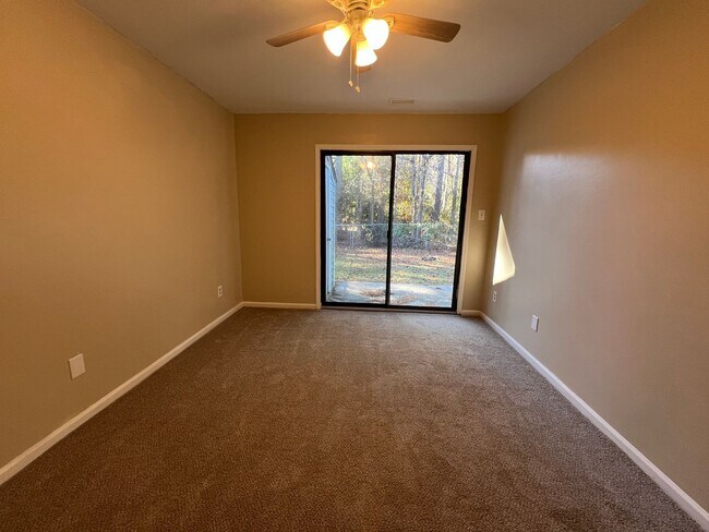 Building Photo - 136 Marlene Dr