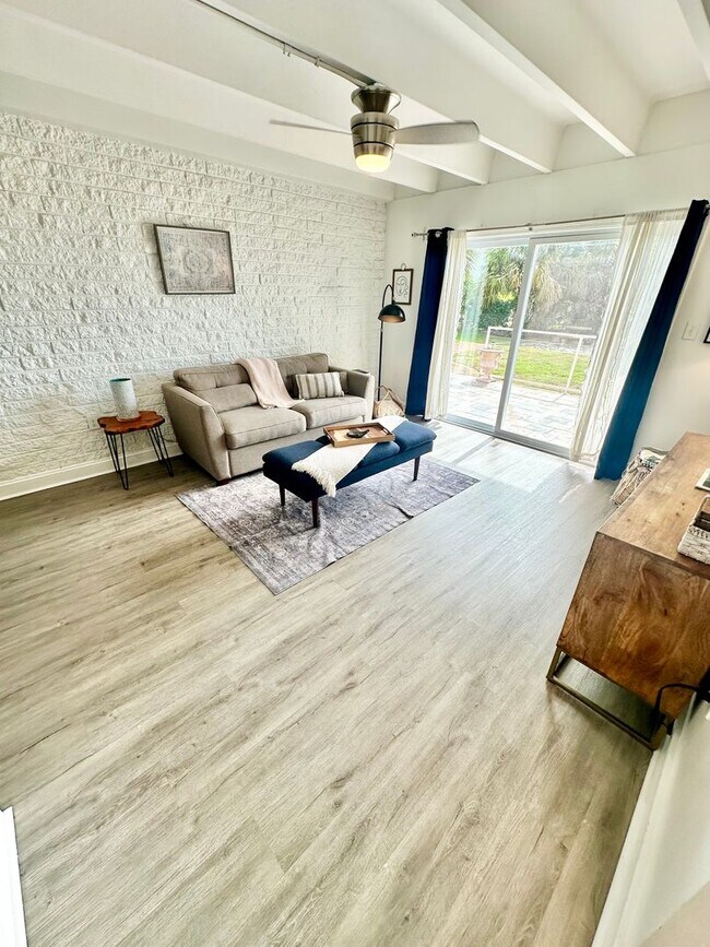 Building Photo - 334 Bluefish Dr