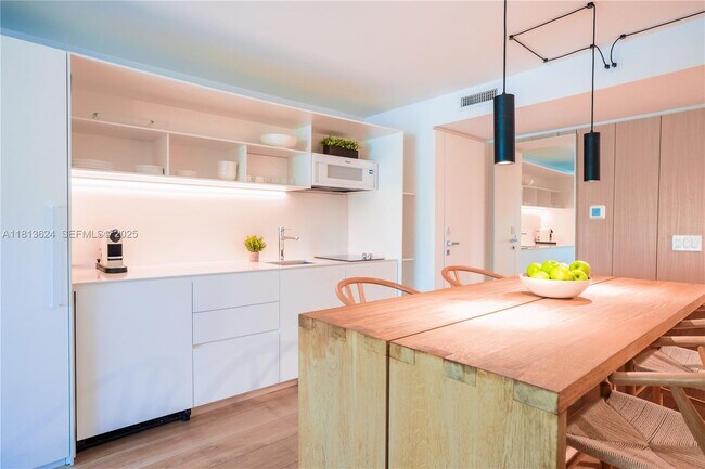 Building Photo - 291 Bal Bay Dr