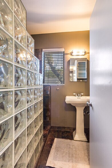 Bathroom - 543 W Coronado Rd