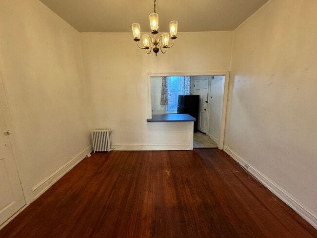 Building Photo - Old World Charm Second-Floor Apartment