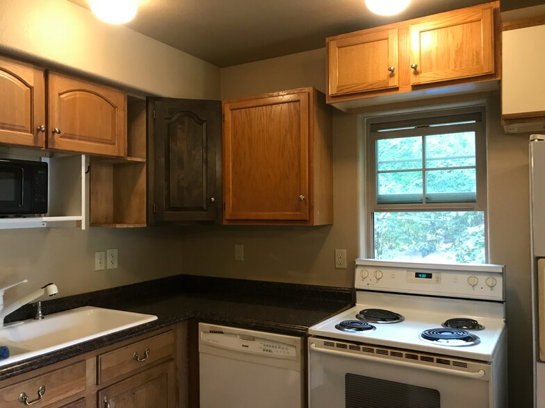 Building Photo - 617 S Sherwood St