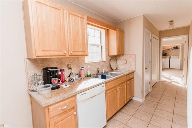 Building Photo - 3 Bedroom 2 bath 2 Car-Garage in Senoia, GA
