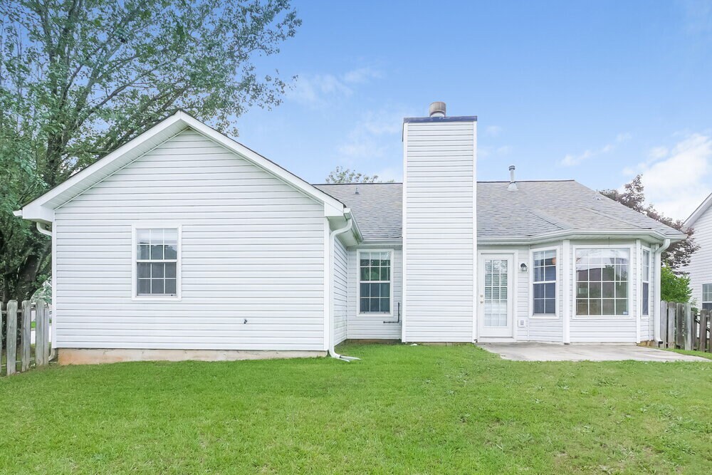Building Photo - 454 Village Cir