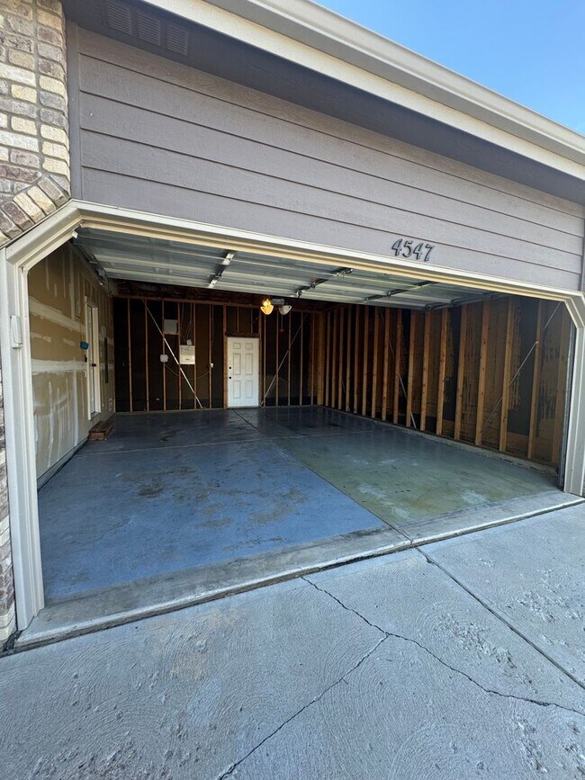 Building Photo - 4547 Hayler Ave