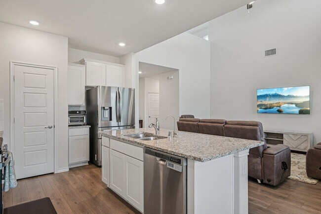 Building Photo - 1025 Indigo Ln