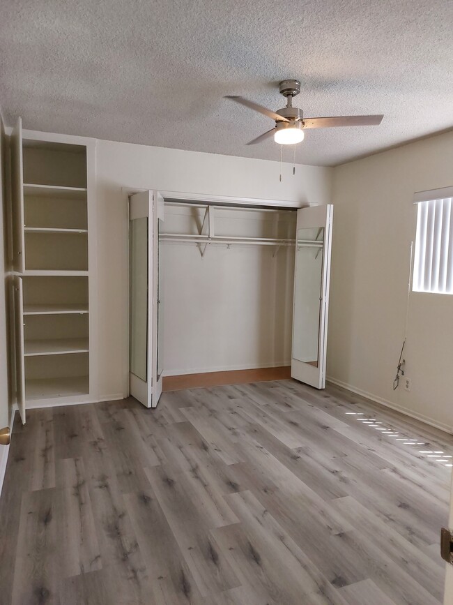 Building Photo - 1016 N Orange Grove Ave