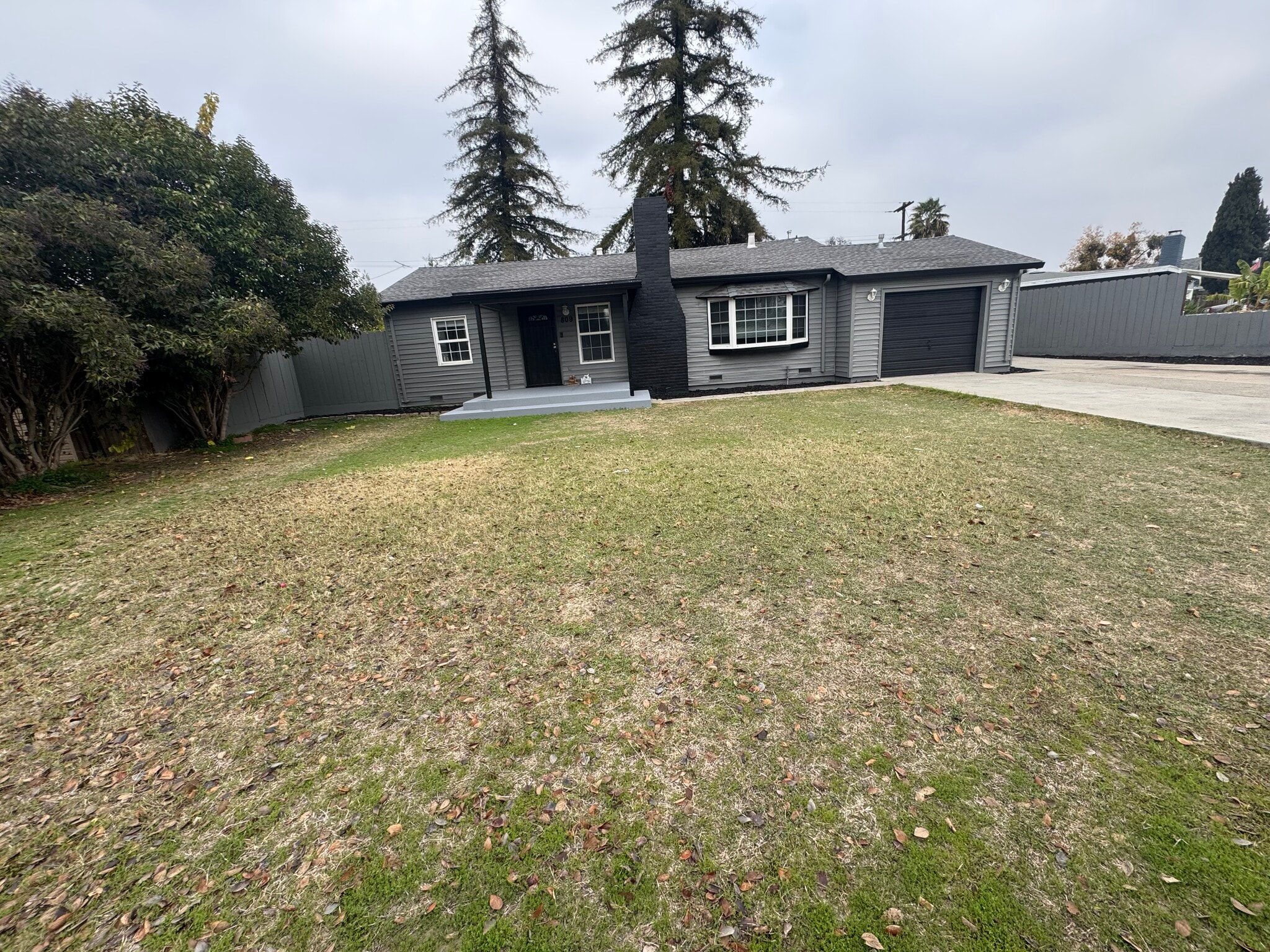 Building Photo - 809 Badgley Dr