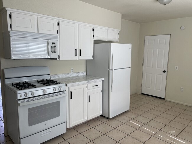 Building Photo - 1301 Tucson St