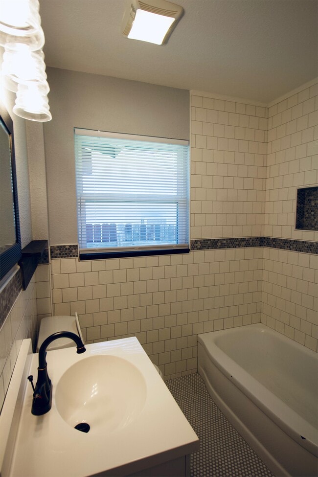 Building Photo - 231 Addax Dr