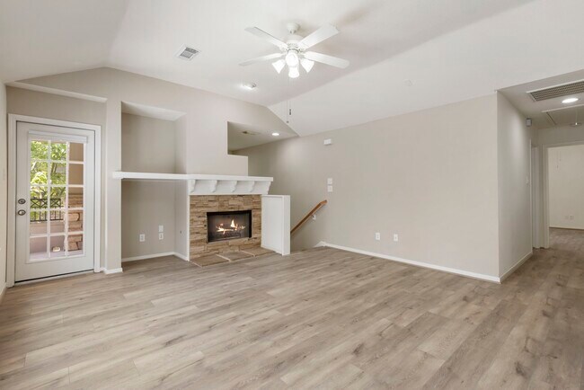 Building Photo - 67 Woodlily Pl