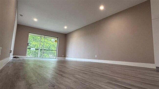 Building Photo - 8962 S Hollybrook Blvd