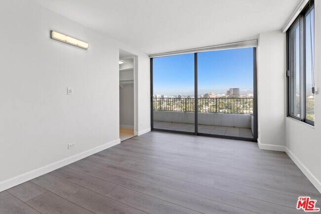 Building Photo - 10501 Wilshire Blvd