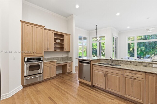 Building Photo - 12012 SE Laurel Ln