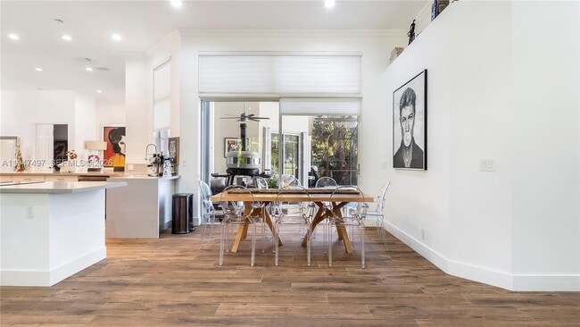 Building Photo - 2633 Oakbrook Dr