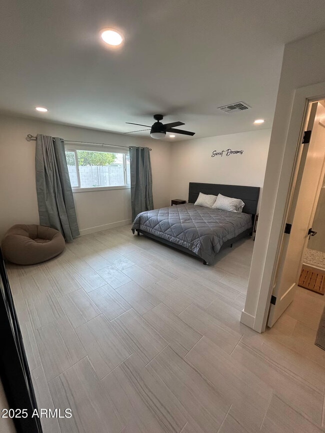 Building Photo - 8719 E Columbus Ave