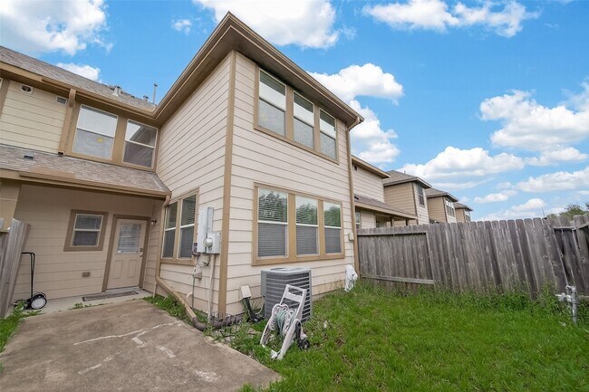 Building Photo - 8314 Columbia Forest Dr