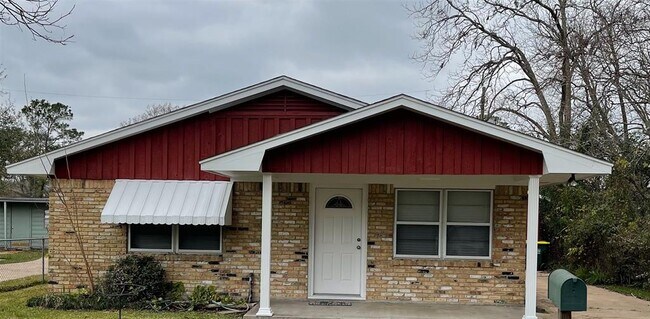 Primary Photo - 2420 S San Antonio St