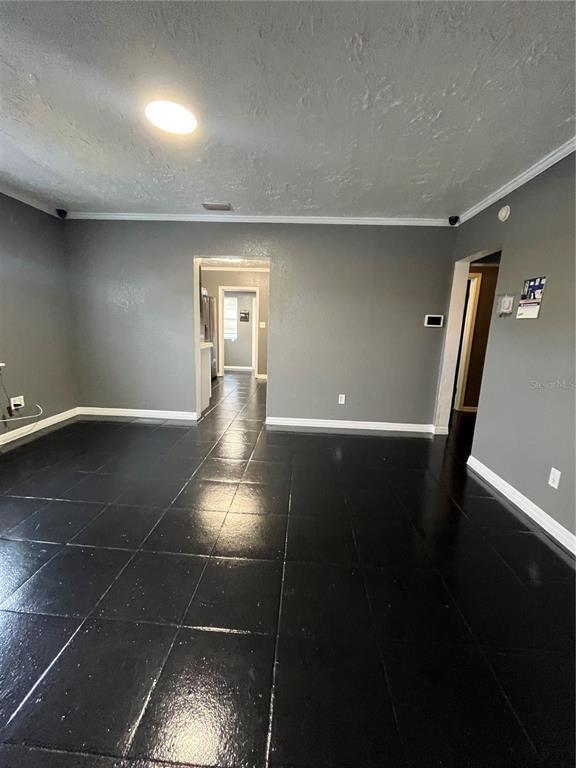 Building Photo - 918 W 11th St