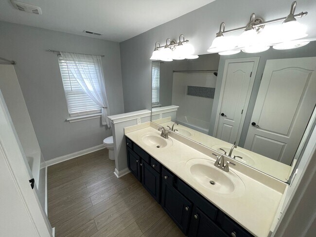 Building Photo - Remarkable East Jefferson Home For Rent