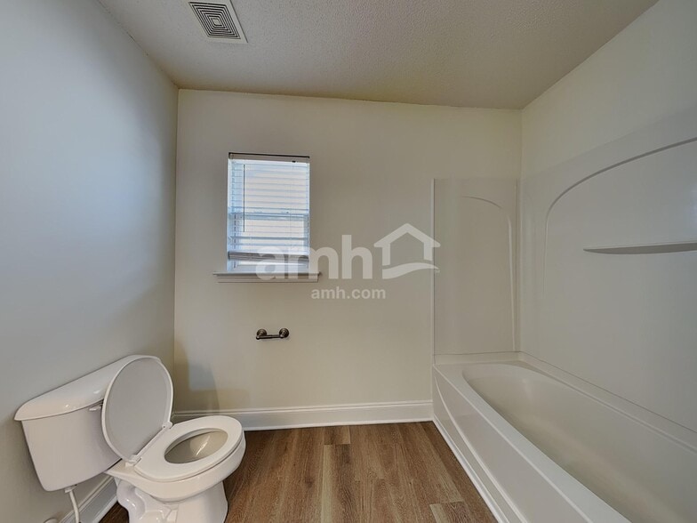 Building Photo - 6017 Namozine Ct