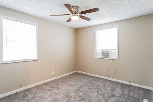 Building Photo - 128 Ann Dr SW