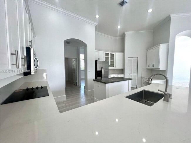 Building Photo - 13651 SW 84th Ct