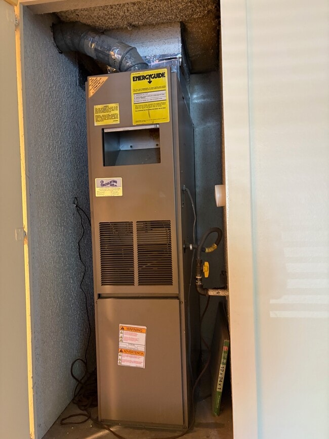 Building Photo - 5874 Bowcroft St