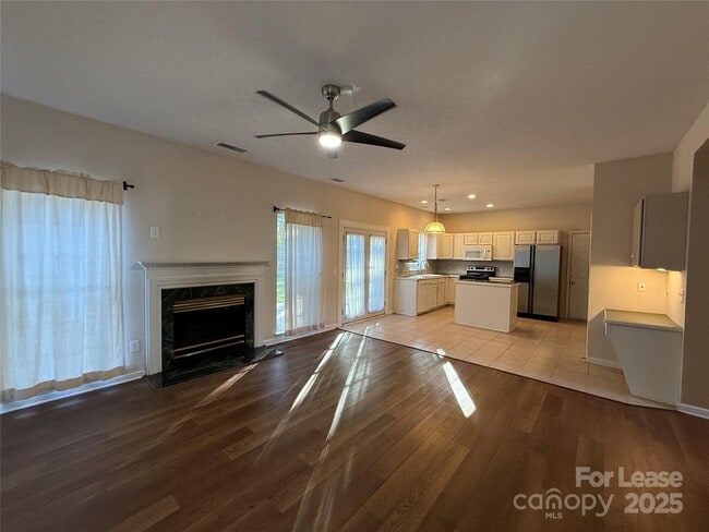 Building Photo - 111 Foxtail Dr