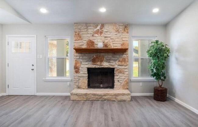 Building Photo - 2121 Trede Dr