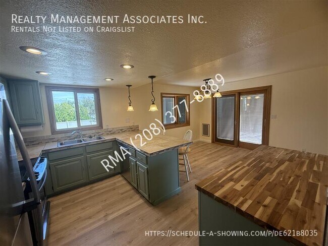 Building Photo - 3540 S Summerset Way