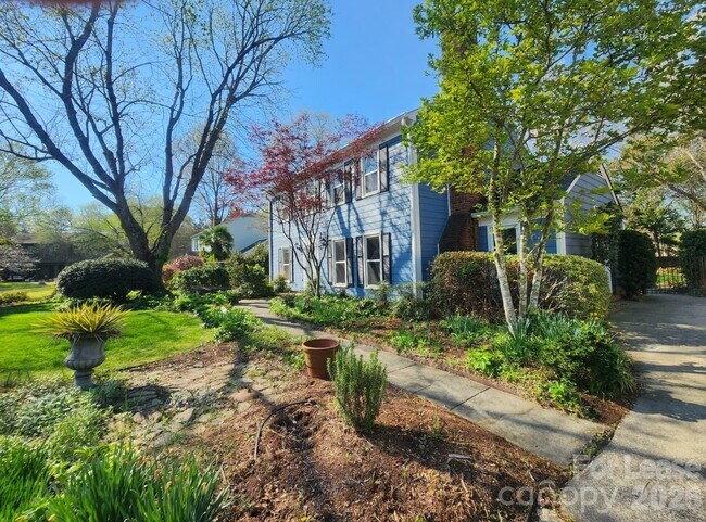 Building Photo - 2015 Glouchester Cir