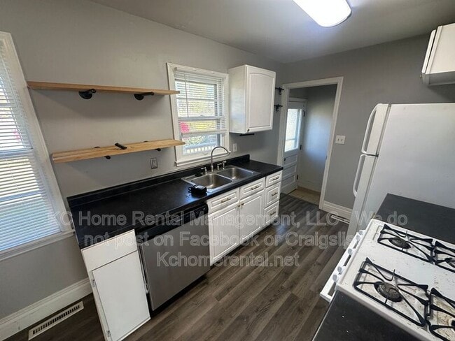 Building Photo - 5216 NE 44th St