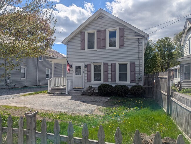 Building Photo - 208 Grove St