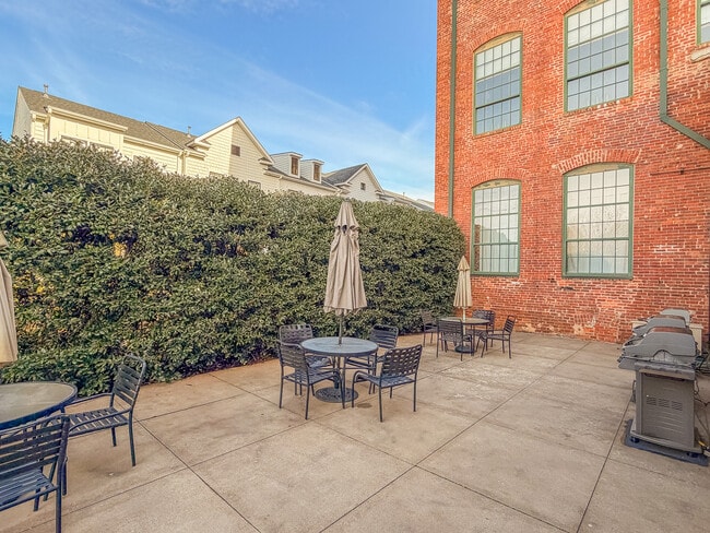 Building Photo - 328 Mills Ave