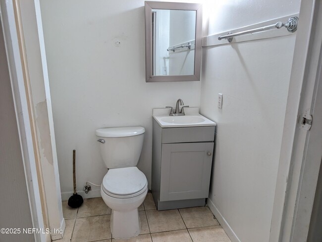 Building Photo - 220 2nd Way