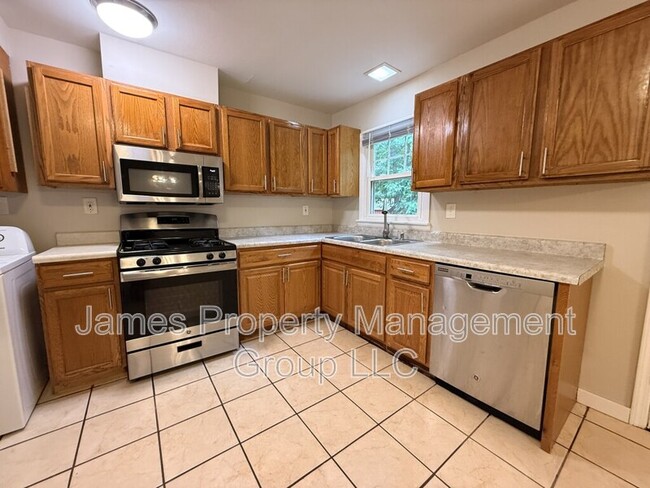 Building Photo - 1004 Oakland Dr