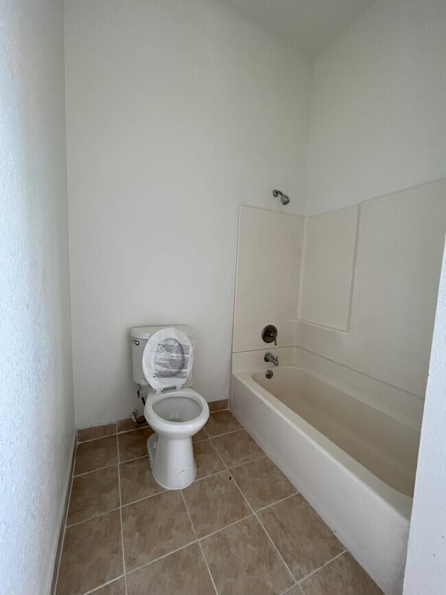 Building Photo - 224 B St