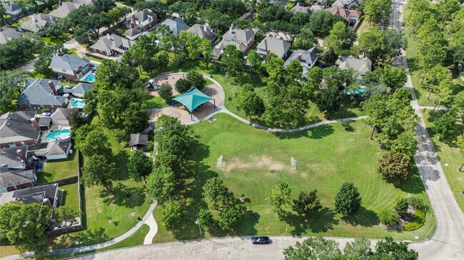 Building Photo - 18135 Somerset Knolls Ct