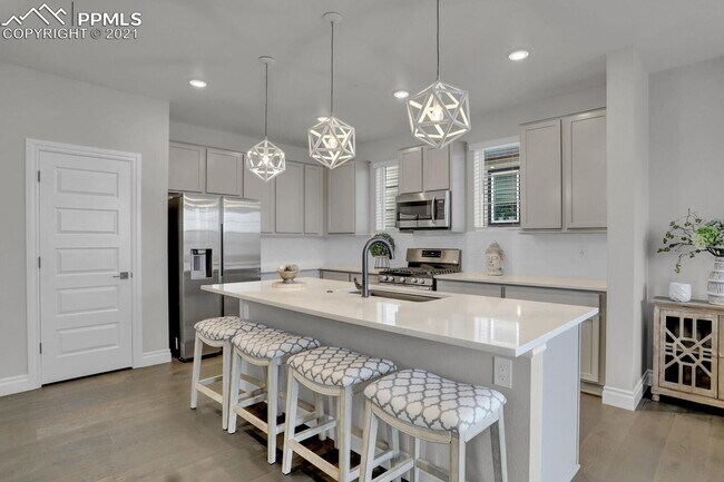 Building Photo - Beautiful and Newer 3 Bedroom Townhome in ...