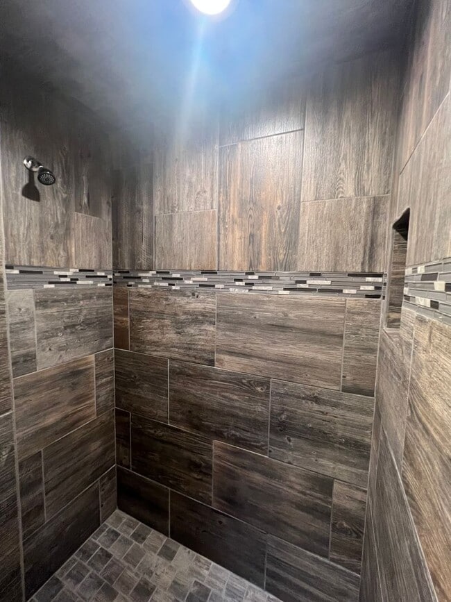 Building Photo - Nice Townhome in Gated Community with Pool...