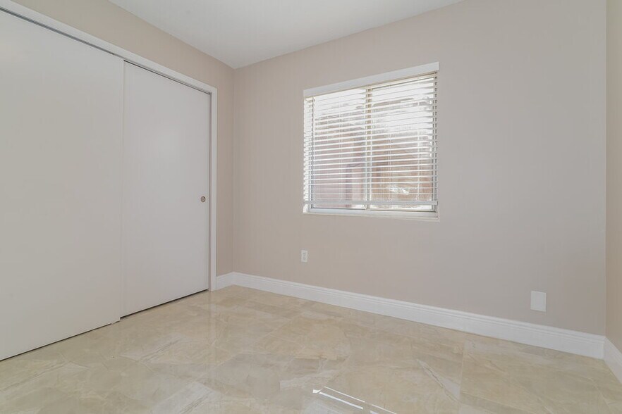 Building Photo - 3051 Bloomsbury Dr