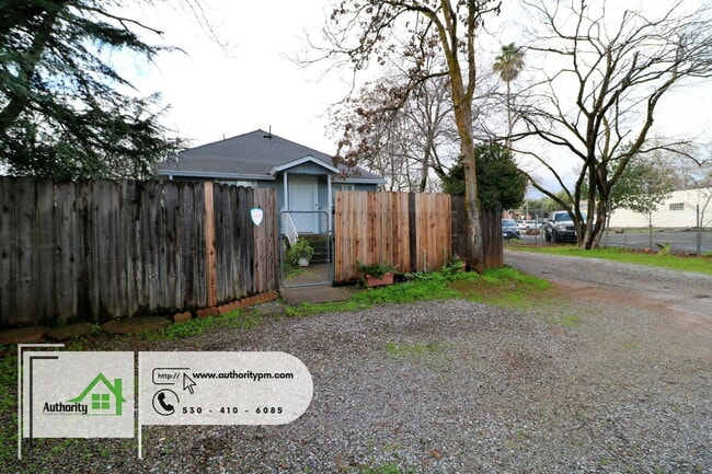 Building Photo - 2037 Pine St