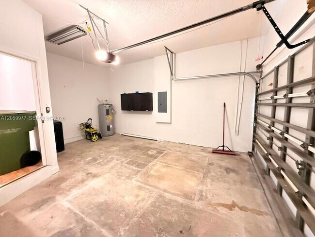 Building Photo - 420 SE 23rd Ln
