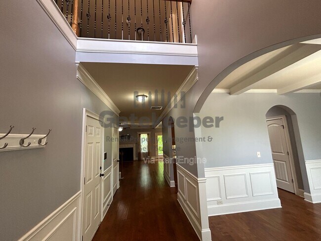 Building Photo - 124 Village Pl