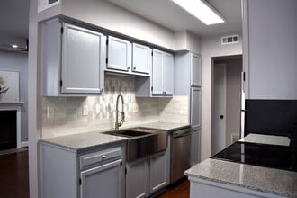 Building Photo - 606 Glenleaf Dr