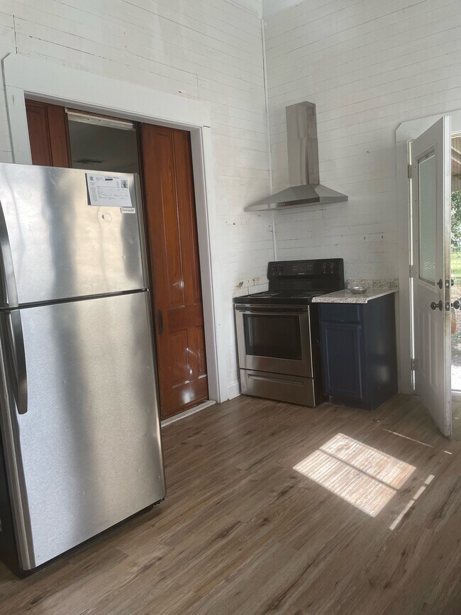 Building Photo - 1115 Alfred St