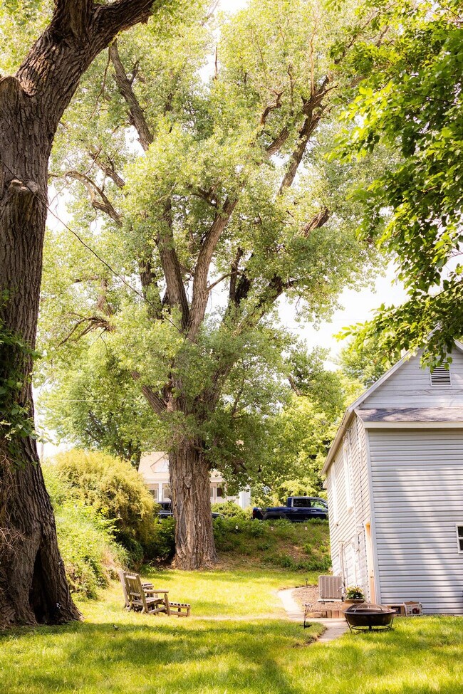 Building Photo - 2919 Elm St