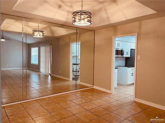 Building Photo - 21 Bluebird Ave